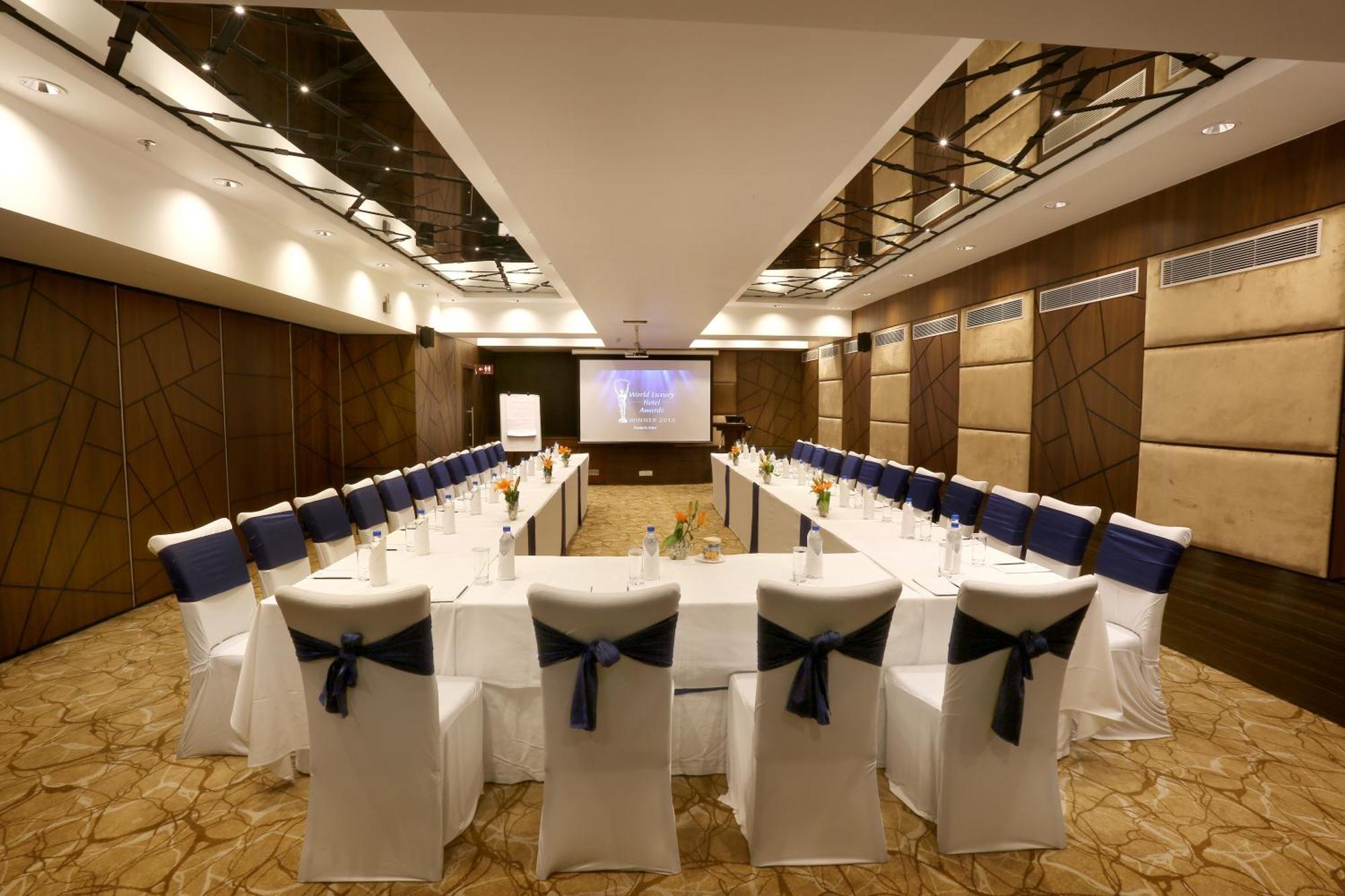 Radisson Gurugram Sohna Road City Center Gurgaon Exterior foto